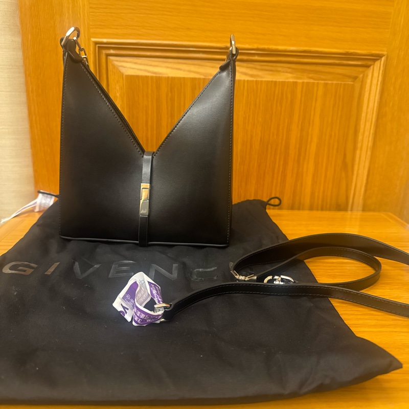 Givenchy Mini Cut Out 黑-0