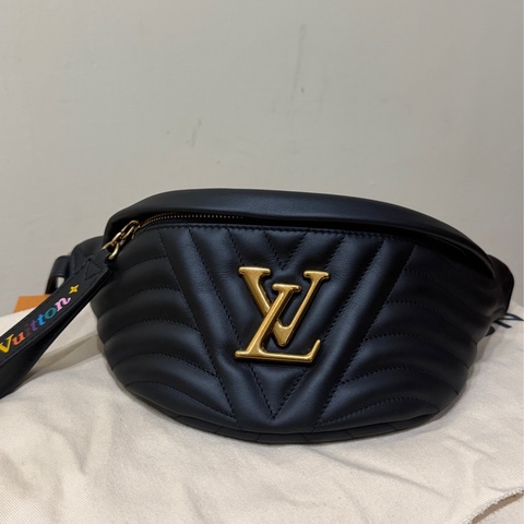 Louis Vuitton LV New Wave 小牛皮 金釦一字拉腰包 全新 M53750