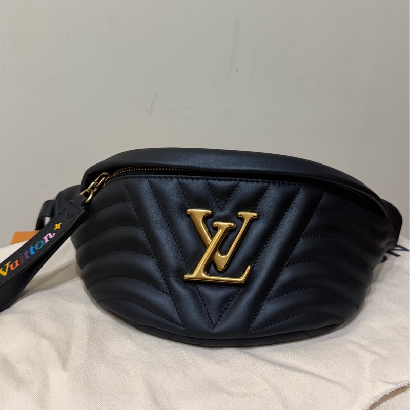 Louis Vuitton LV New Wave 小牛皮 金釦一字拉腰包 全新 M53750-0