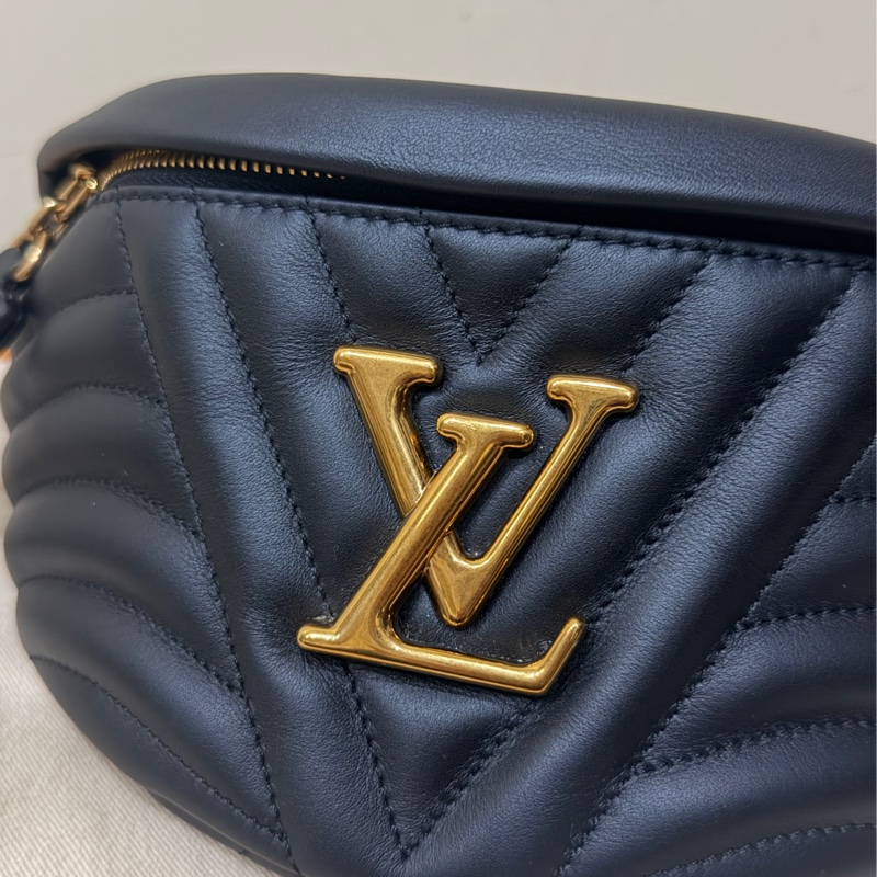 Louis Vuitton LV New Wave 小牛皮 金釦一字拉腰包 全新 M53750-1