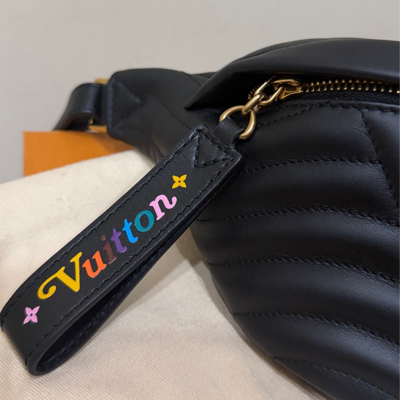 Louis Vuitton LV New Wave 小牛皮 金釦一字拉腰包 全新 M53750-2