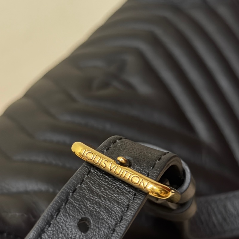 Louis Vuitton LV New Wave 小牛皮 金釦一字拉腰包 全新 M53750-7