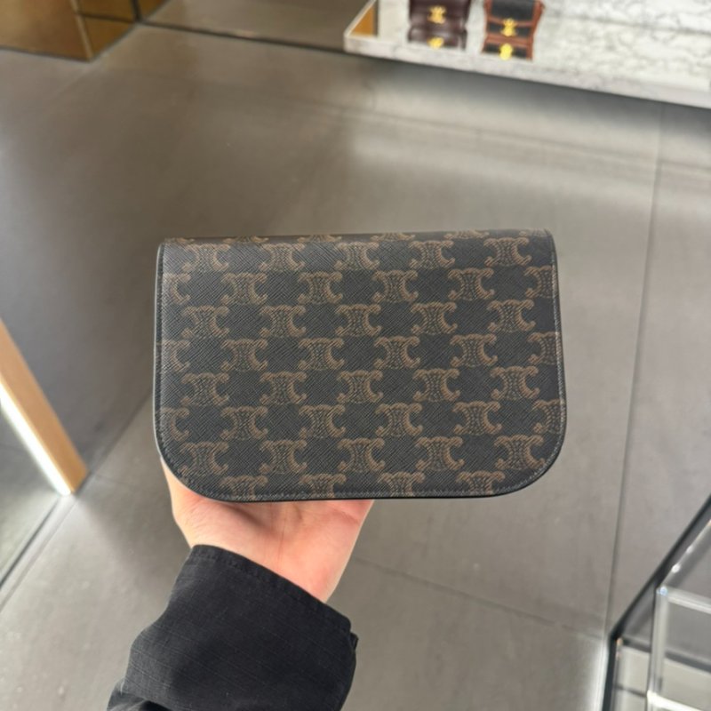 🎉新品好折扣✨Celine 10P672 標誌老花 DUO 標牛皮革飾帶錢包-4