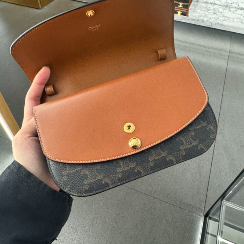 🎉新品好折扣✨Celine 10P672 標誌老花 DUO 標牛皮革飾帶錢包-5