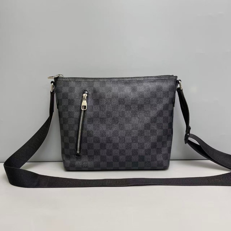 LV路易威登 男士 黑棋盤格小號郵差包 斜背包-0