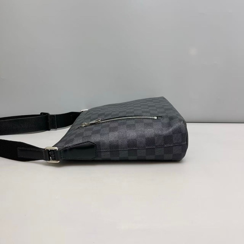 LV路易威登 男士 黑棋盤格小號郵差包 斜背包-4