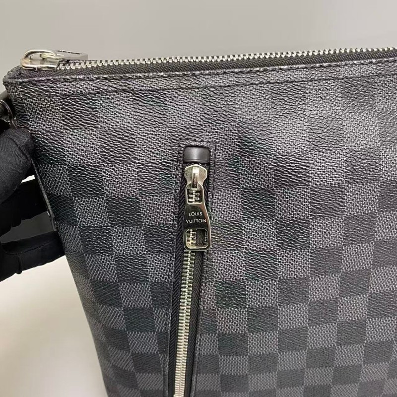 LV路易威登 男士 黑棋盤格小號郵差包 斜背包-7