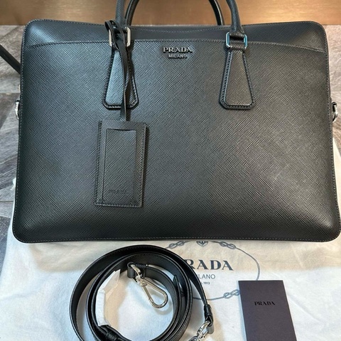 全新 Prada 普拉達 經典款十字紋牛皮公文包 手提單肩斜挎包 內有隔層 上身大氣 商務人士必備