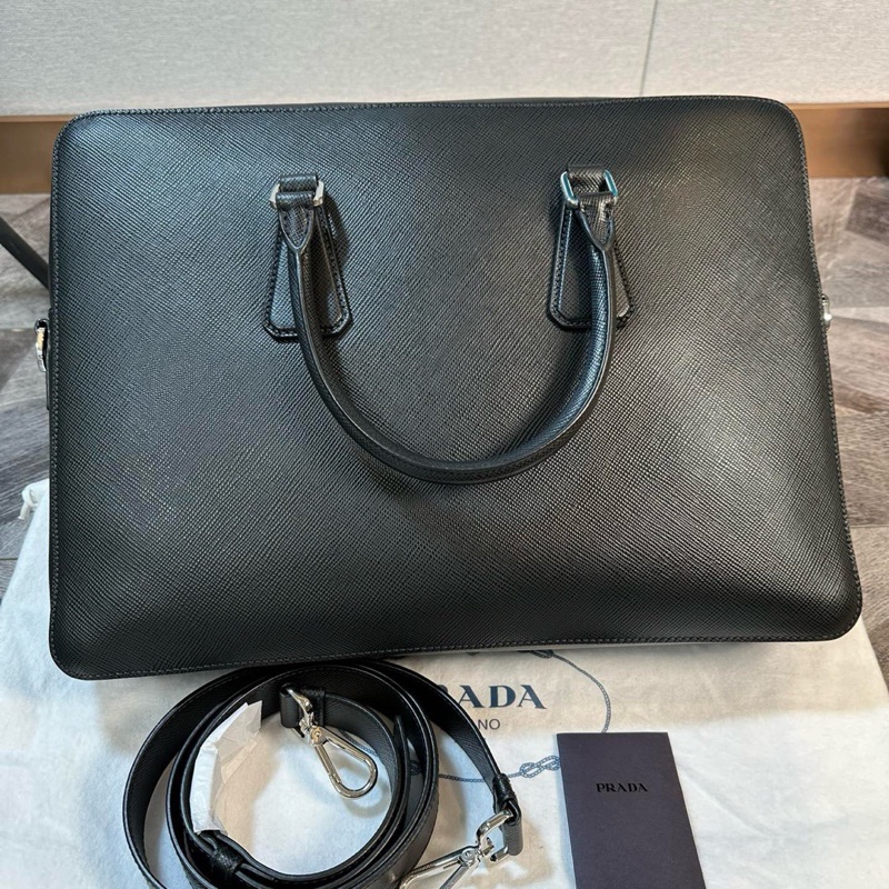 全新 Prada 普拉達 經典款十字紋牛皮公文包 手提單肩斜挎包 內有隔層 上身大氣 商務人士必備-3