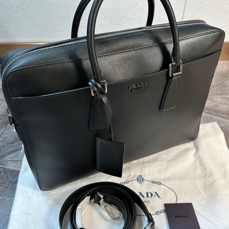 全新 Prada 普拉達 經典款十字紋牛皮公文包 手提單肩斜挎包 內有隔層 上身大氣 商務人士必備-4