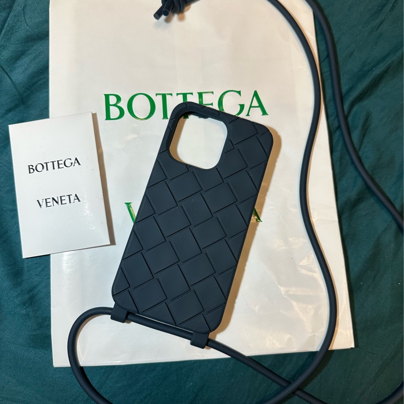BOTTEGA VENETA IPhone13 PRO可揹式矽膠手機殼-4