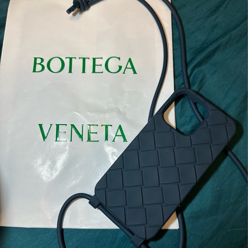 BOTTEGA VENETA IPhone13 PRO可揹式矽膠手機殼-7