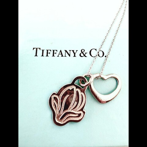 Tiffany & Co  
Go Woman 2019名古屋女子馬拉松限量版櫻花愛心雙墬飾項鍊