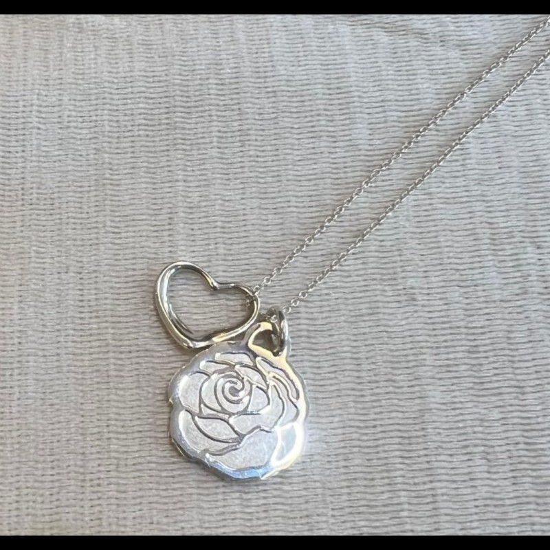 Tiffany & Co
Elsa Peretti Open heart 2017名古屋女子馬拉松限量版鏤刻玫瑰愛心雙墬飾項鍊-0