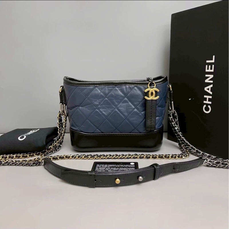 99新🈶購證😍Chanel黑藍拼色全皮小號流浪包單肩斜挎包-6