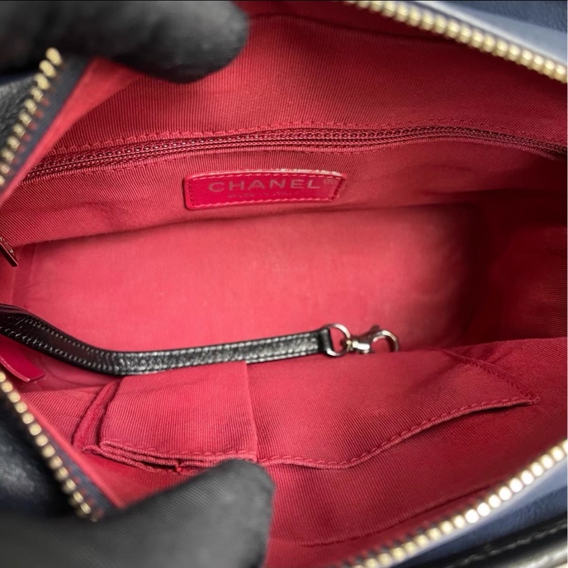 99新🈶購證😍Chanel黑藍拼色全皮小號流浪包單肩斜挎包-11