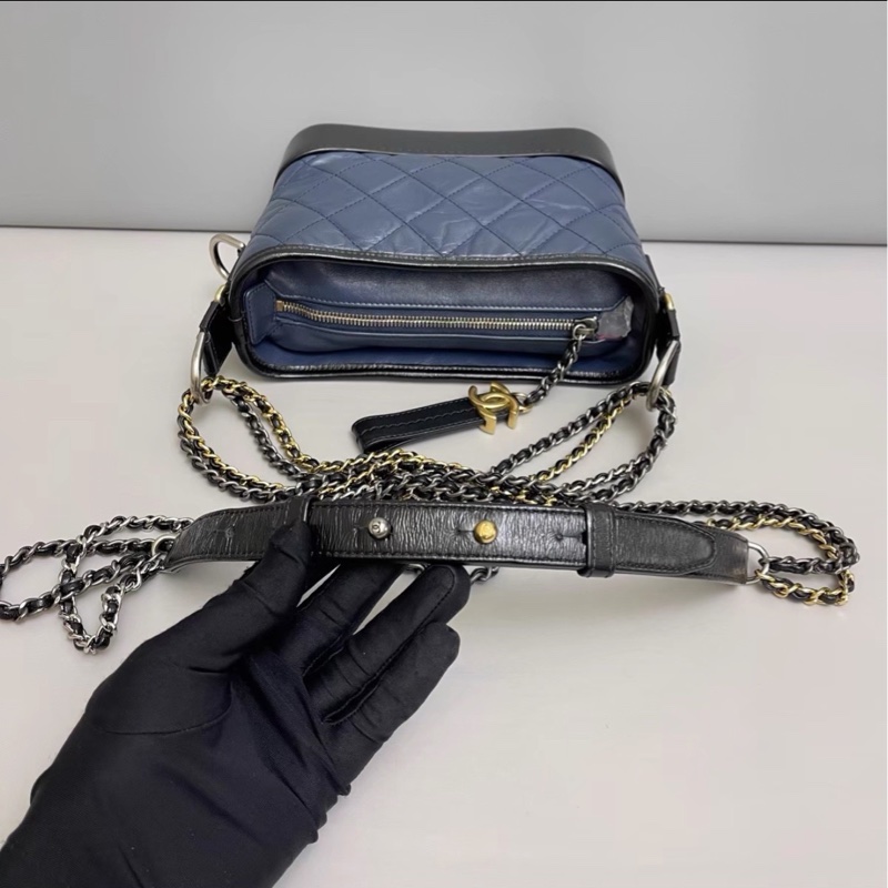 99新🈶購證😍Chanel黑藍拼色全皮小號流浪包單肩斜挎包-12
