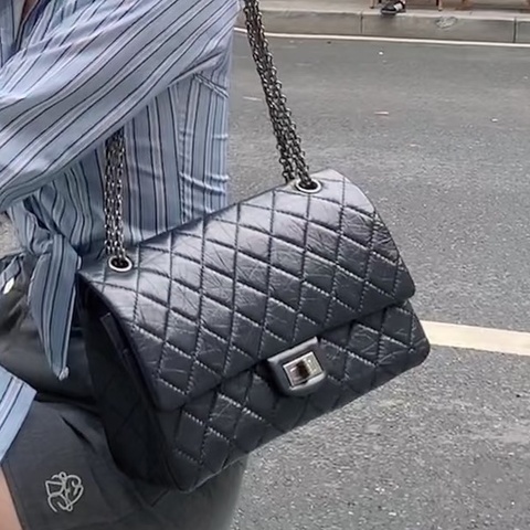 超低優惠價😍99新限量🆕Chanel黑銀大號2.55菱格油蠟牛皮單肩斜挎包