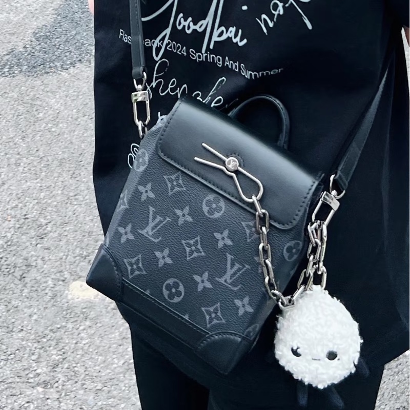 帥哥必入裝備😎99新🆕Lv黑花steamer nano芯片款插銷造型手提斜挎包-2