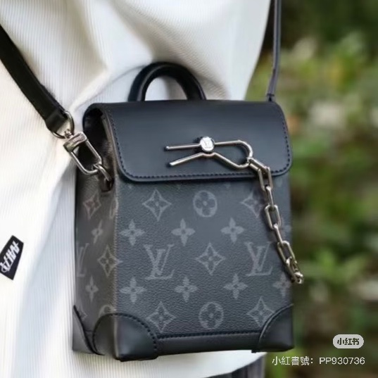 帥哥必入裝備😎99新🆕Lv黑花steamer nano芯片款插銷造型手提斜挎包-4