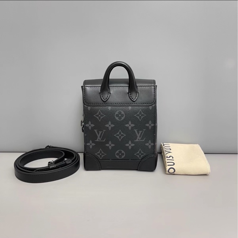 帥哥必入裝備😎99新🆕Lv黑花steamer nano芯片款插銷造型手提斜挎包-8