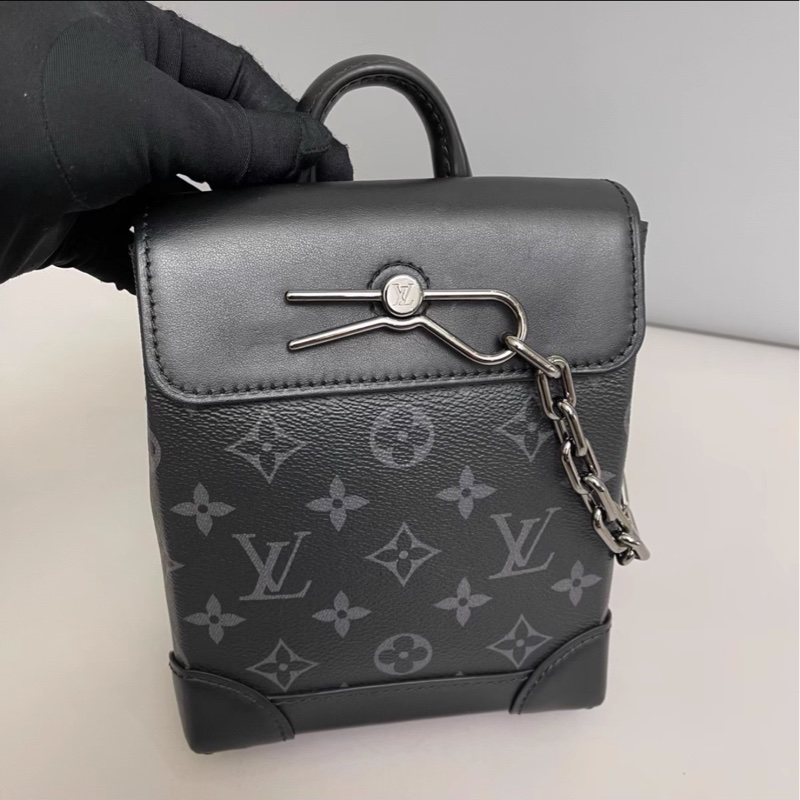 帥哥必入裝備😎99新🆕Lv黑花steamer nano芯片款插銷造型手提斜挎包-12