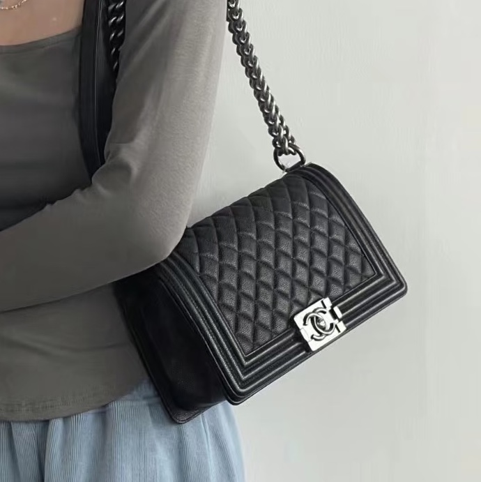 經典百搭王者👑超低價99新😍Chanel黑銀荔枝皮中號leboy單肩斜挎包-0