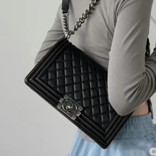 經典百搭王者👑超低價99新😍Chanel黑銀荔枝皮中號leboy單肩斜挎包-2