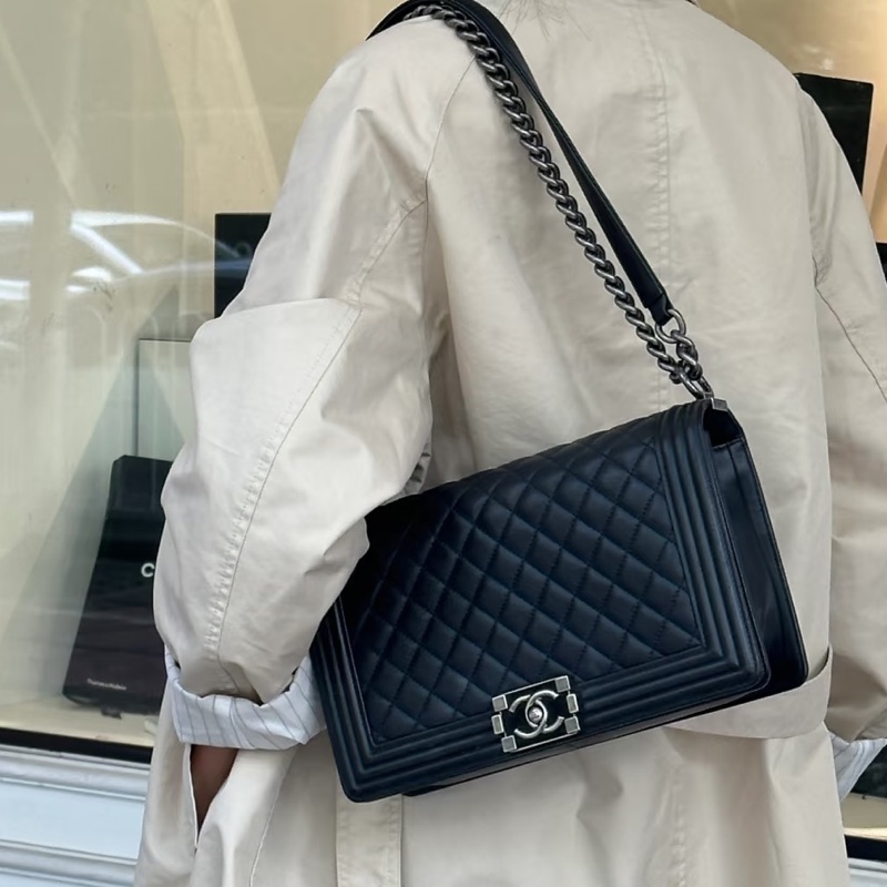 經典百搭王者👑超低價99新😍Chanel黑銀荔枝皮中號leboy單肩斜挎包-3