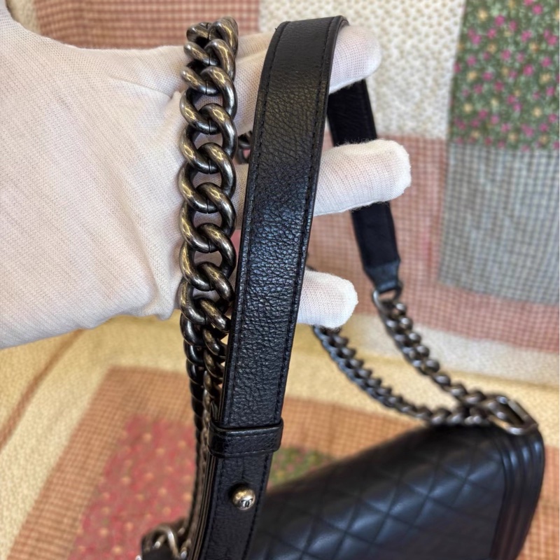 經典百搭王者👑超低價99新😍Chanel黑銀荔枝皮中號leboy單肩斜挎包-10