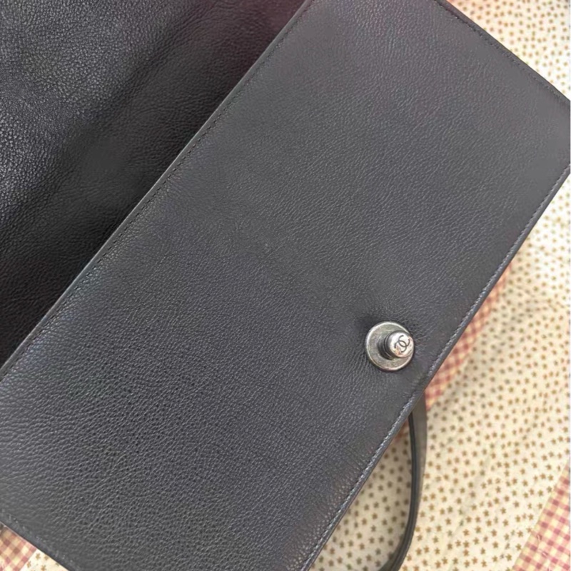 經典百搭王者👑超低價99新😍Chanel黑銀荔枝皮中號leboy單肩斜挎包-13