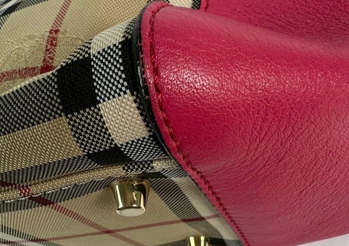 BURBERRY 專櫃正品 3983060 桃紅色 格紋 肩背包 手提包 水餃包 購物包-12