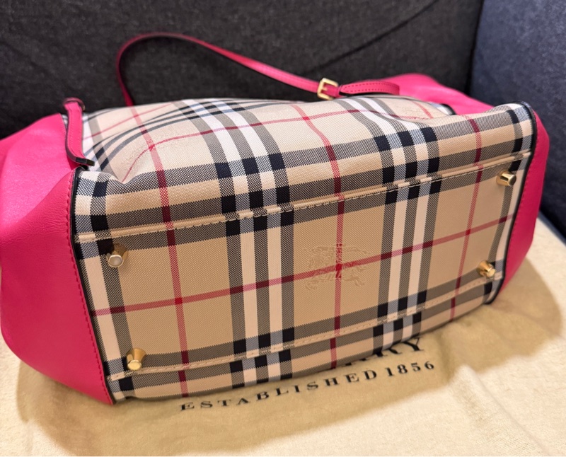 BURBERRY 專櫃正品 3983060 桃紅色 格紋 肩背包 手提包 水餃包 購物包-15