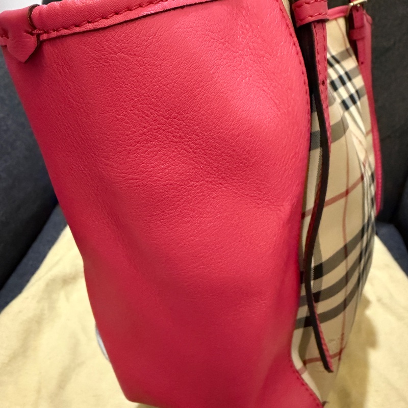 BURBERRY 專櫃正品 3983060 桃紅色 格紋 肩背包 手提包 水餃包 購物包-35