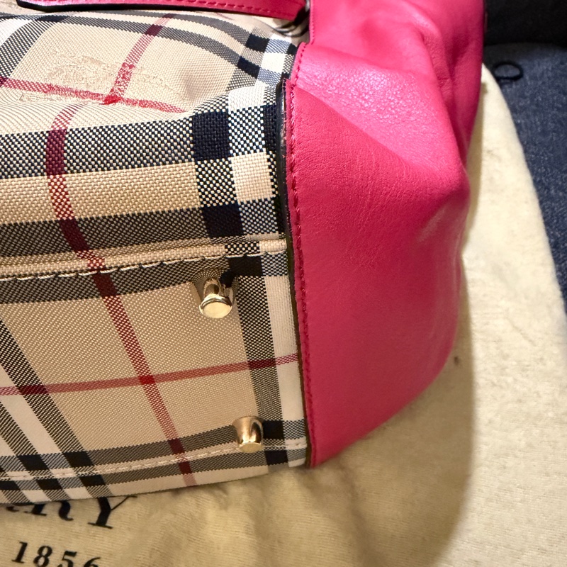 BURBERRY 專櫃正品 3983060 桃紅色 格紋 肩背包 手提包 水餃包 購物包-38