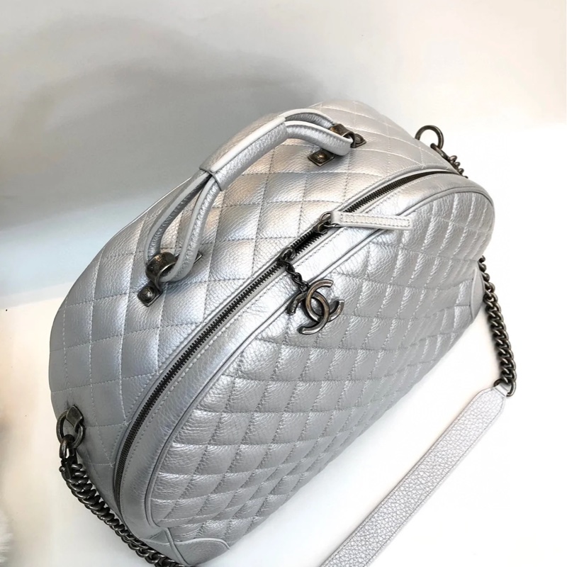 CHANEL 絕美航空版香奈兒 銀色限量絕版小牛皮菱格紋 xxl旅行登機Bowling Bag-1