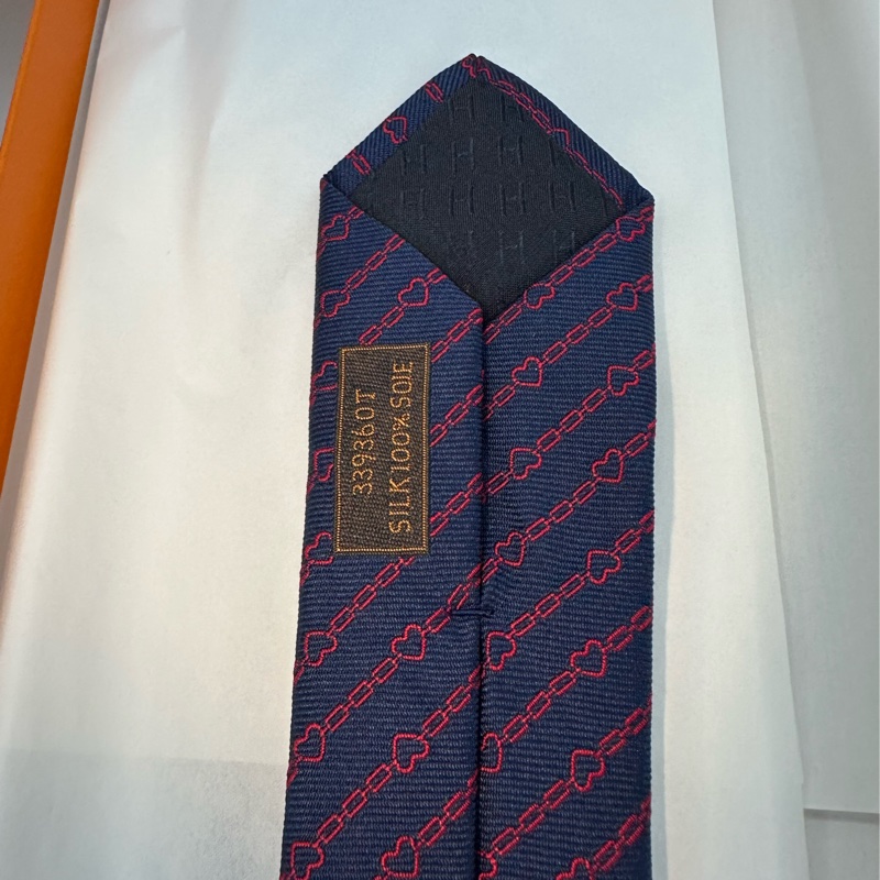 全新未使用 愛馬仕Hermes 領帶 深藍愛心圖騰-1