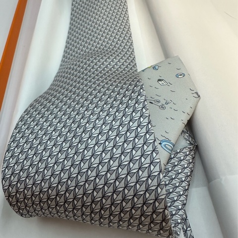 全新未使用 愛馬仕Hermes 領帶 銀灰色背面童趣插畫