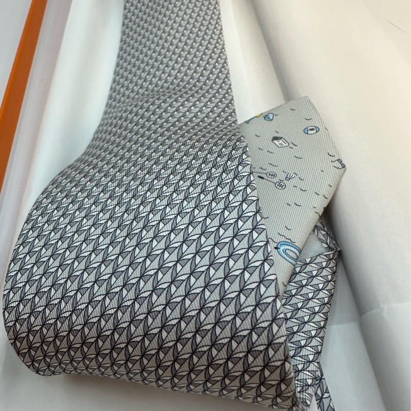 全新未使用 愛馬仕Hermes 領帶 銀灰色背面童趣插畫-0