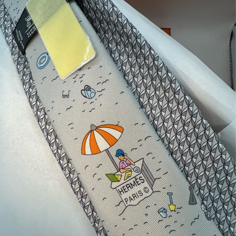 全新未使用 愛馬仕Hermes 領帶 銀灰色背面童趣插畫-1