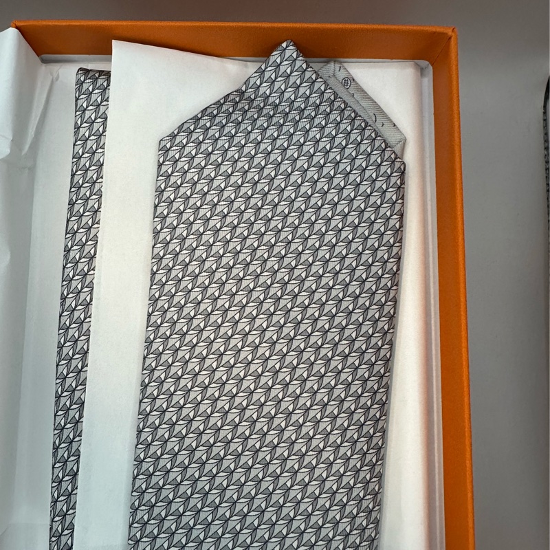 全新未使用 愛馬仕Hermes 領帶 銀灰色背面童趣插畫-4