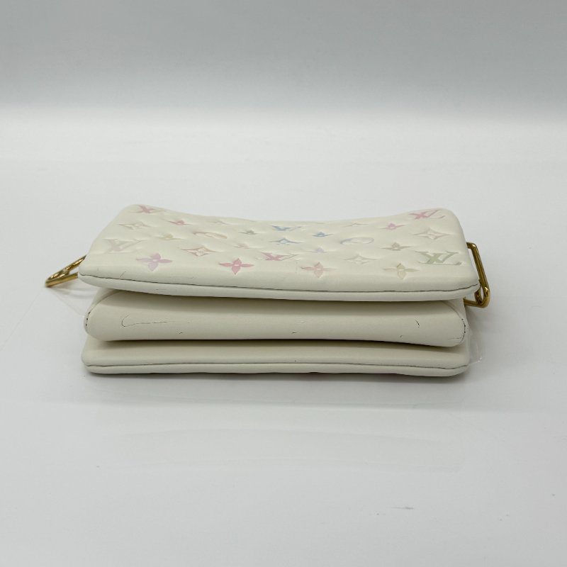 LV M22993 COUSSIN BB 水彩漸變 珐瑯釦鏈條-4