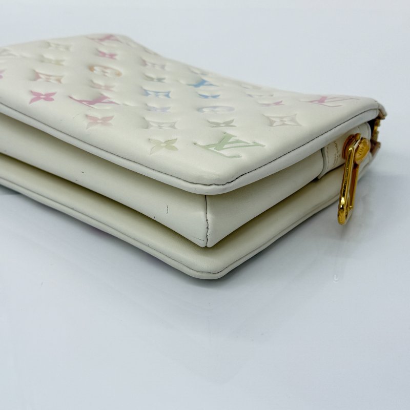 LV M22993 COUSSIN BB 水彩漸變 珐瑯釦鏈條-7