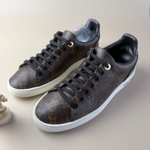 99新LV/路易威登 老花滿印系帶休閒鞋 36.5碼 品相完美