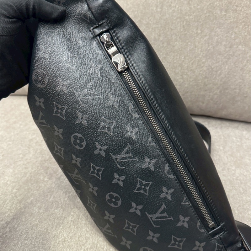 LV黑色老花腰包-4