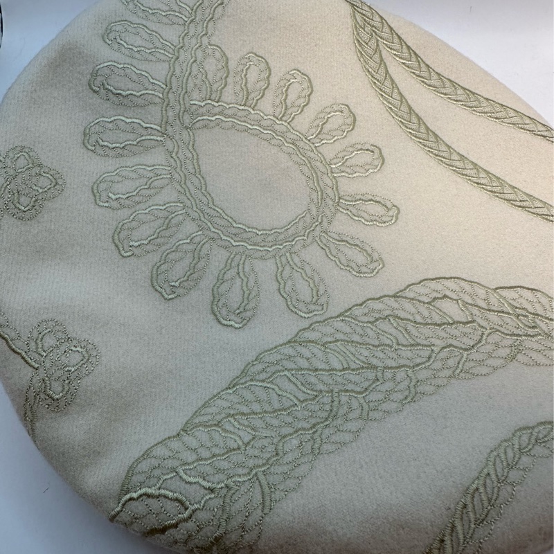 全新未使用 愛馬仕Hermes 象牙白刺繡貝雷帽-1