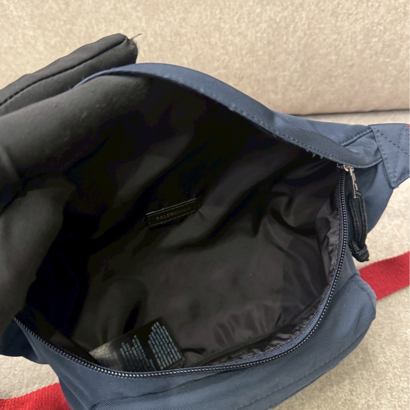 巴黎世家深藍刺繡腰包-2