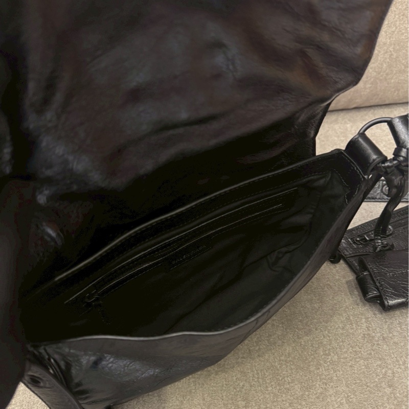 巴黎世家黑色機車包-8