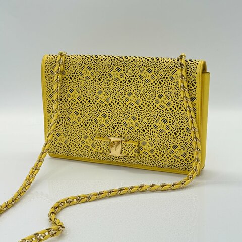 Ferragamo 雕花牛皮 鏈條包