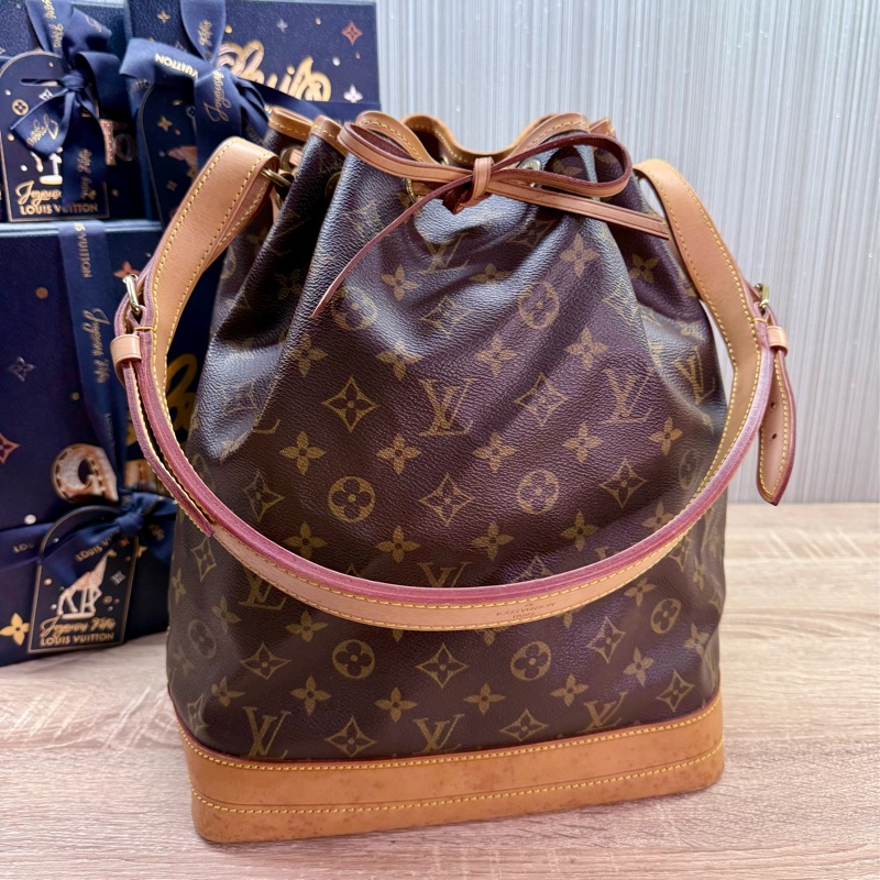 LV M42224 noe 經典老花字紋大水桶包肩背包-1